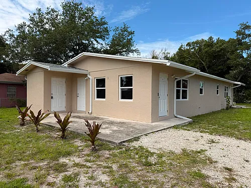 1127 Avenue E #A Photo 1