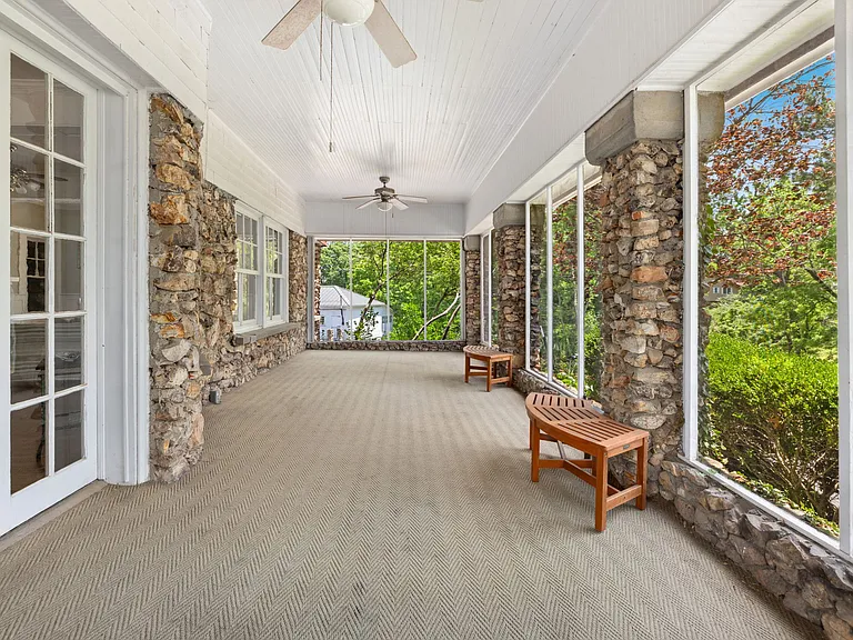 Screened in porch