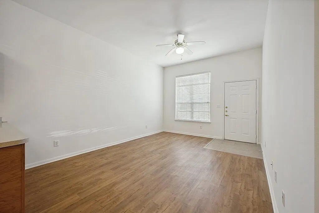 Fallbrook Ranch Apartments — Photo 4