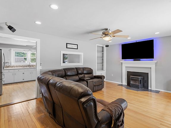 5th image of 156 Kenberma Street