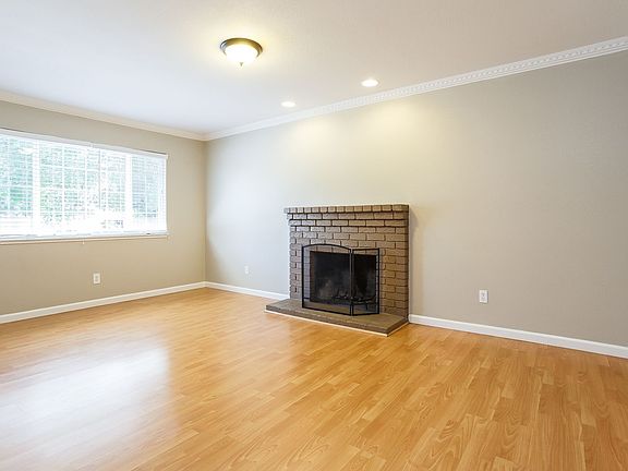 3rd image of 480 Whitney Ave