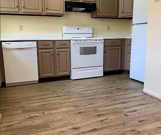 2nd image of 860 Moyer Ave #1