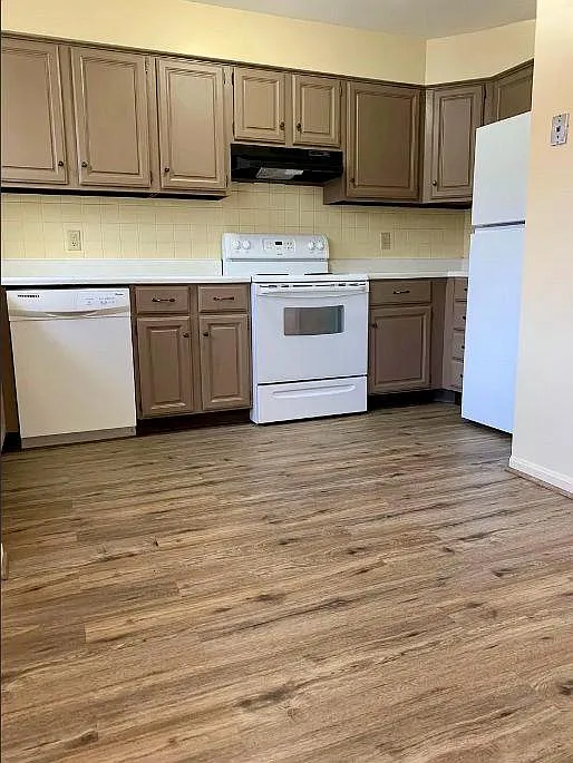 Building Photo - 860 Moyer Ave #1