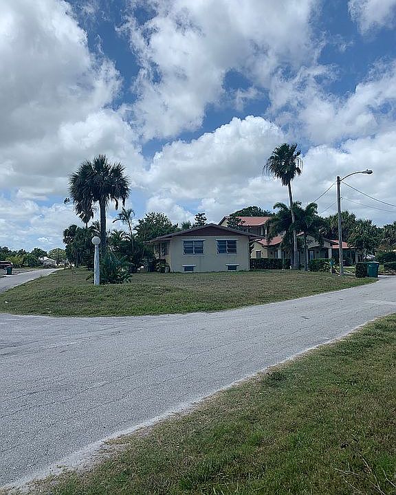 1st image of 2910 Riverview Dr