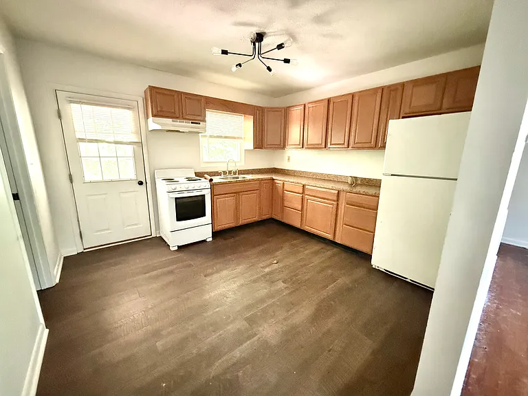 3708 E Shelbiana Rd — Photo 5
