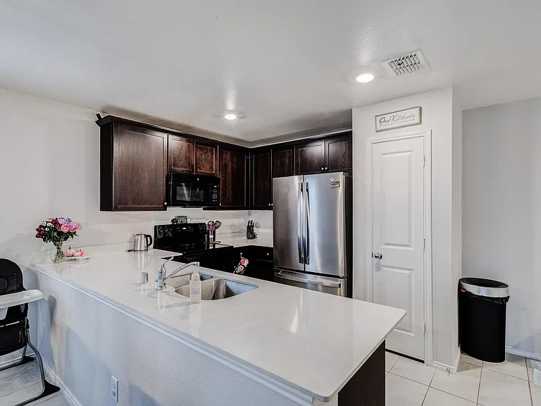 5504 Rockrose Ln — Photo 2