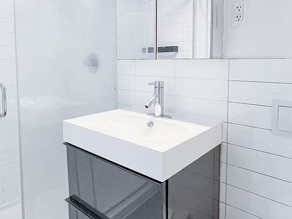 5th image of 79 Clinton St #12A