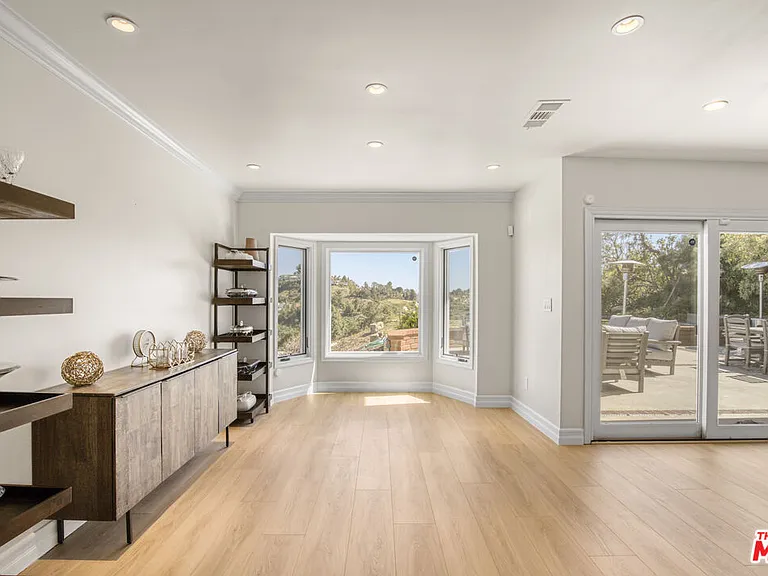 3970 Ellenita Ave — Photo 10