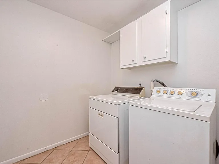 1911 Sherwood Forest St #9 — Photo 22