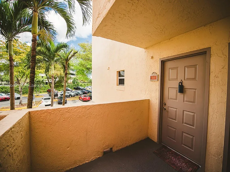 8373 Lake Dr #201 — Photo 36