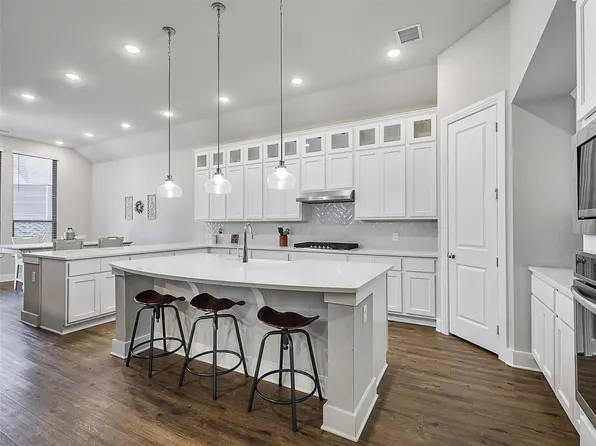 5106 Twin Oaks Ct, Denison, TX 75020