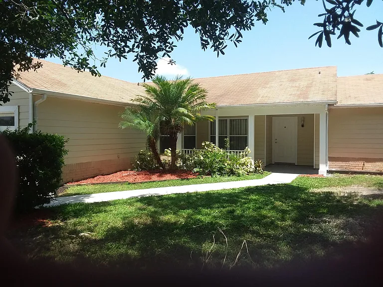 161 SW Grimaldo Ter — Photo 1