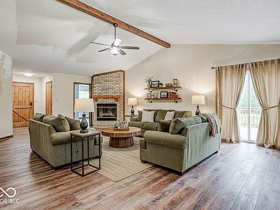 4th image of 2100 Deer Lake Dr