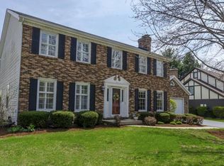 2S513 White Birch Ln, Wheaton, IL 60189