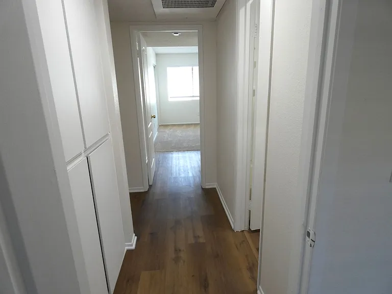 7326 Pickering Ave — Photo 5