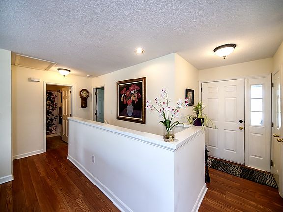 4th image of 417 English Ivey Ct