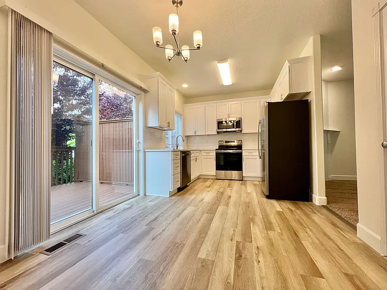 16775 NE Halsey St — Photo 2