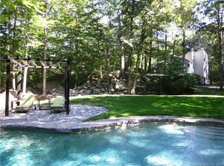 12 Horseshoe Rd, Cos Cob, CT 06807