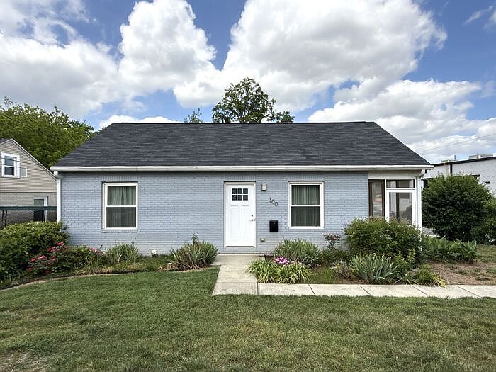 1st image of 300 E Peterson Dr
