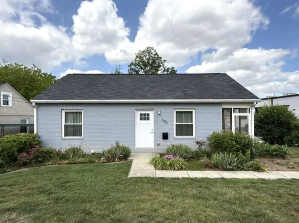 300 E Peterson Dr, Charlotte, NC 28217