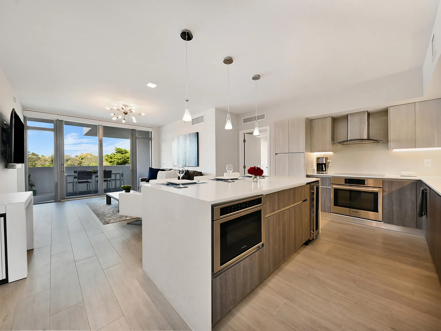 2 bed, 2.0 bath, 1118 sqft, $6,750 — Photo 3