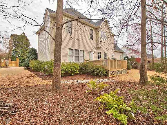 4th image of 102 Bradford Crossing Dr