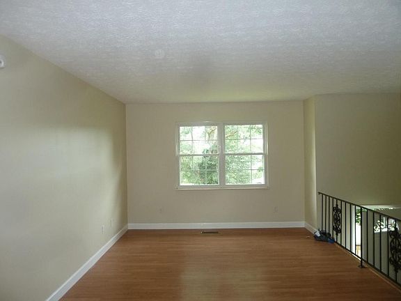3rd image of 738 Winston Dr