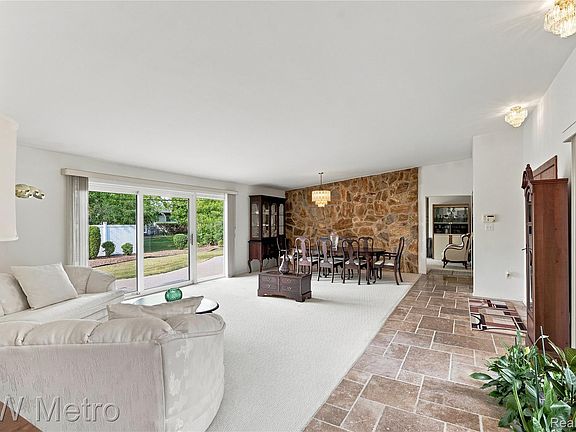 3rd image of 17700 Adrian Rd
