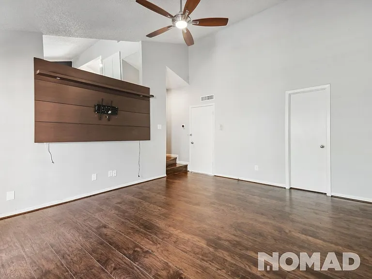 2908 Country Place Cir — Photo 17