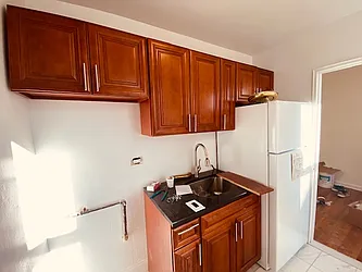 Rented by Silverstein Collection LLC 