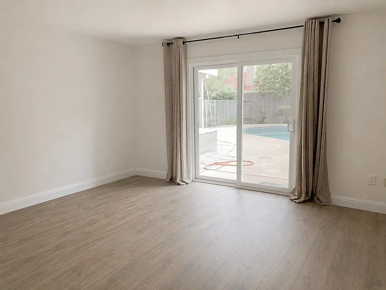 8905 Campus Park Ct — Photo 10