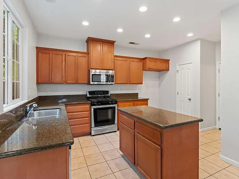301 Candela Cir — Photo 14