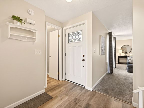 4th image of 9 Brimsdown Cir