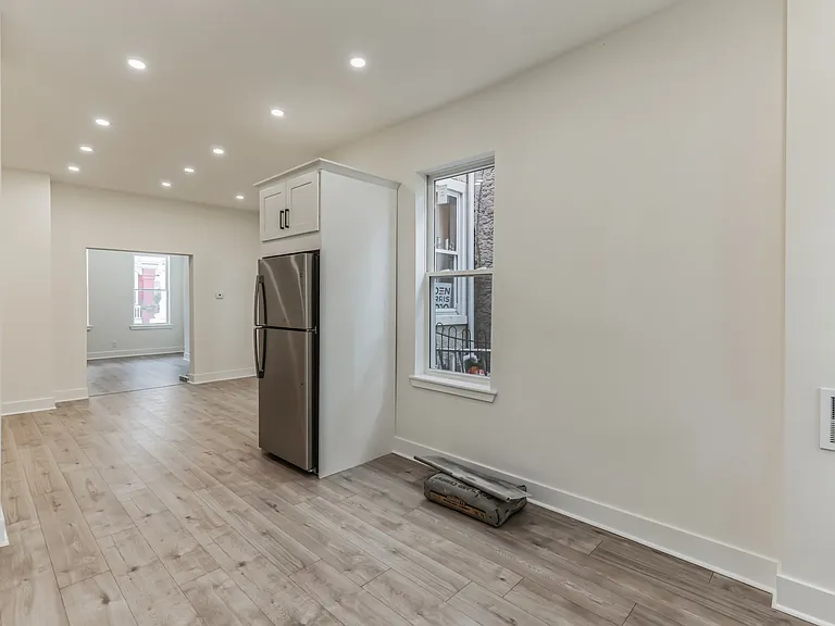 18 W Sharpnack St — Photo 13