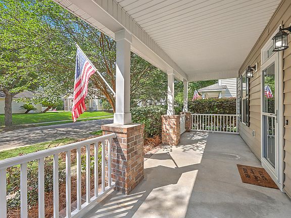 3rd image of 1229 Laurel Park Trl