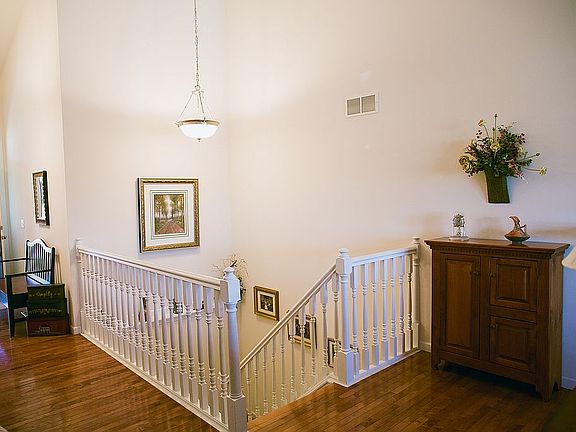 5th image of 325 Royal Bluff Ct