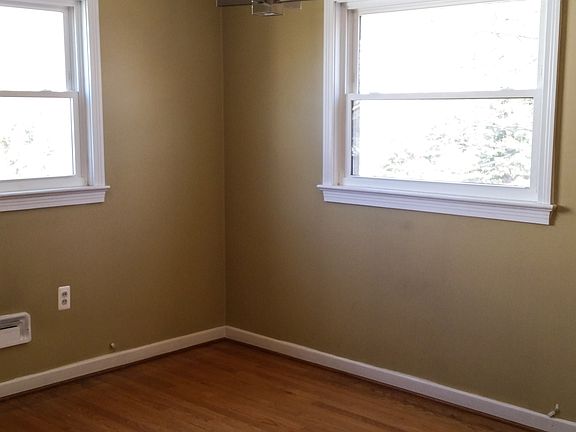 4th image of 1221 Woodlawn St