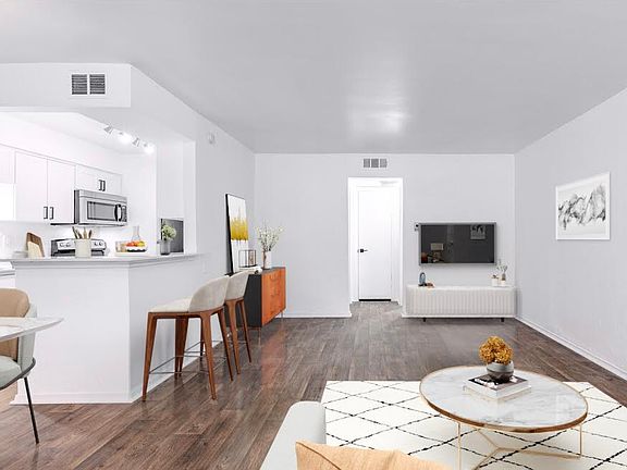4th image of 503 Fuller St #2