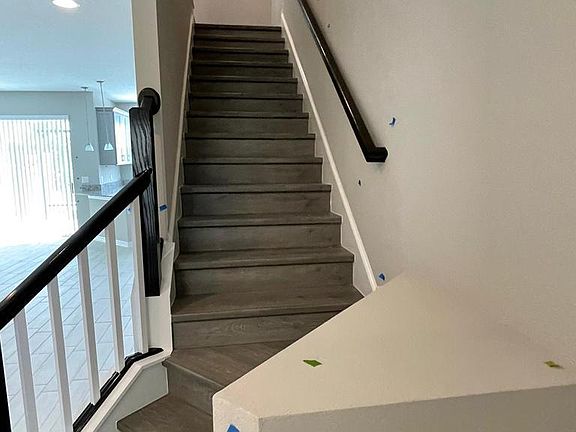 3rd image of 29918 Southwell Ln