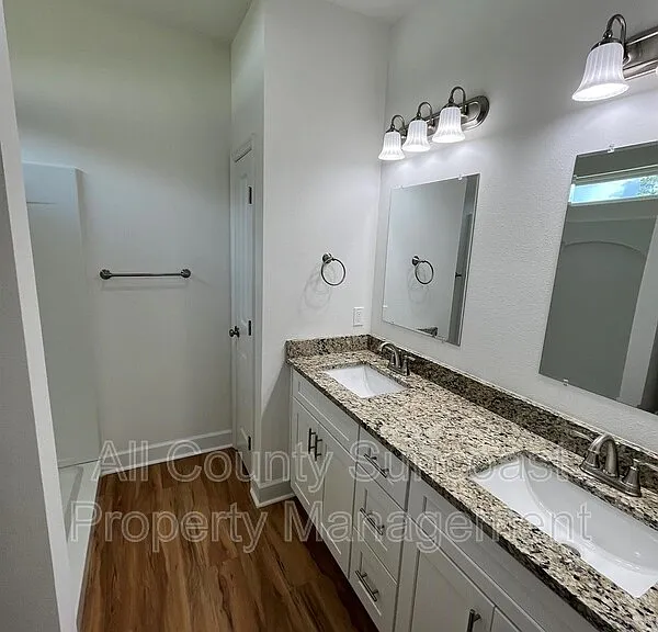365 Elliott Dr — Photo 5