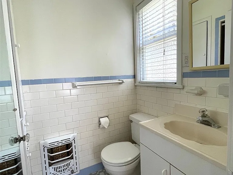 2102 Milford St #1 — Photo 17