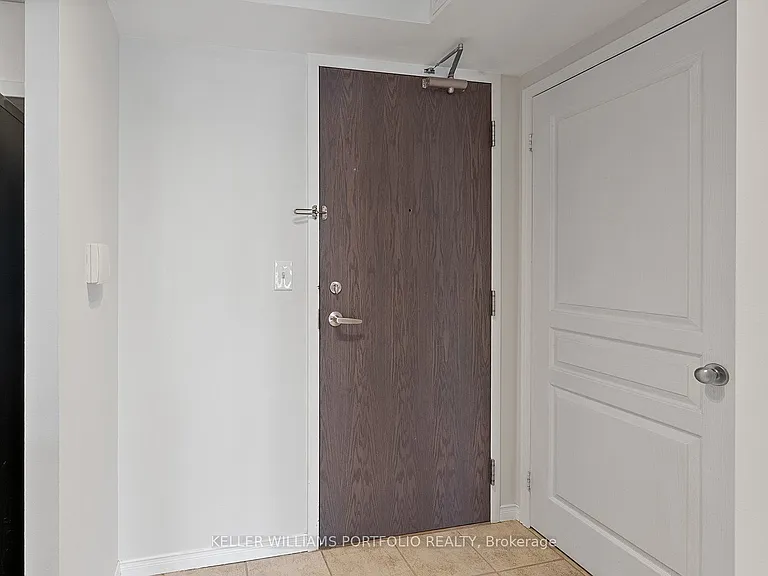 1829 Queen St E #408 — Photo 3