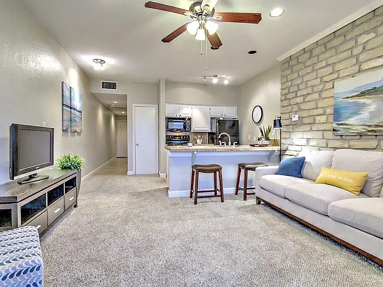 Towne Square Condos — Photo 10