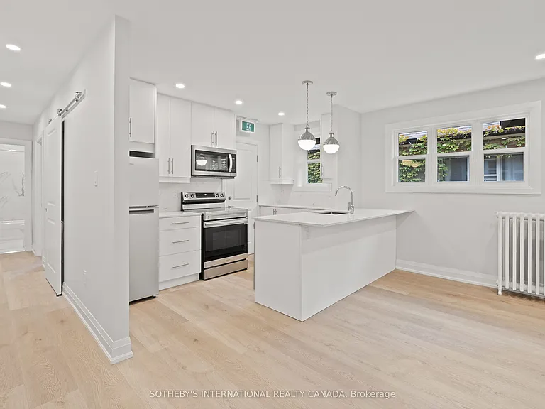 30 Strathgowan Ave #UPPER — Photo 2
