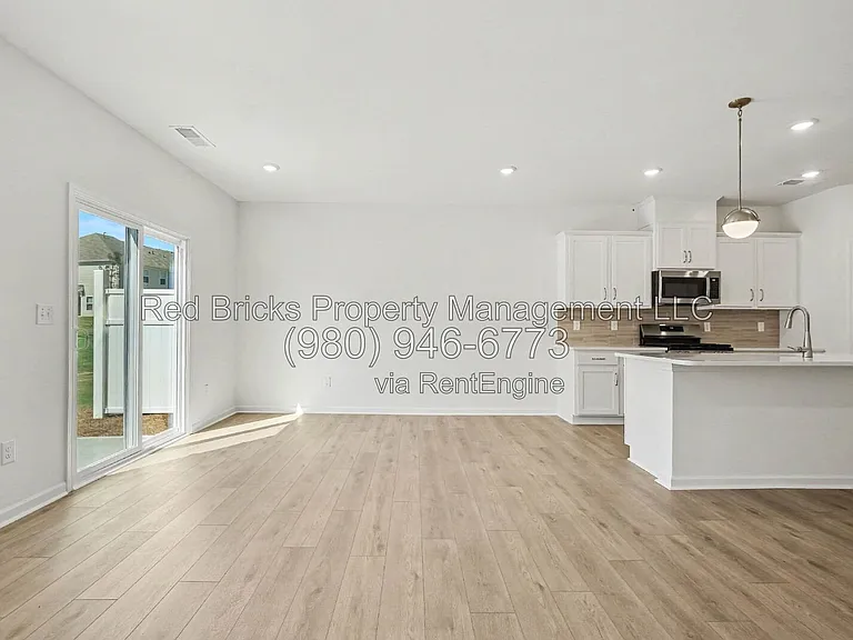 826 Earhart St NW — Photo 10