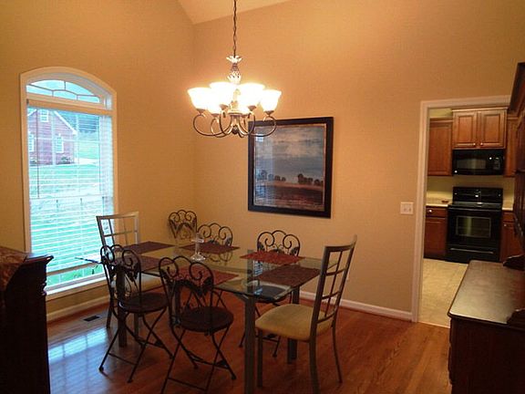 3rd image of 3927 Olyvia Ct
