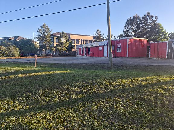 4th image of 4897 W Davis St