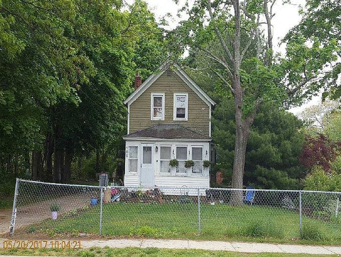 1st image of 185 Cherry Ave