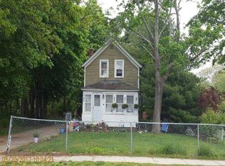 185 Cherry Ave, West Sayville, NY 11796