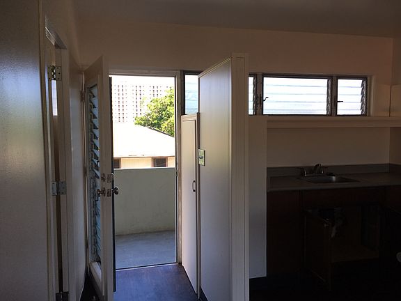 5th image of 1303 Dominis St #7